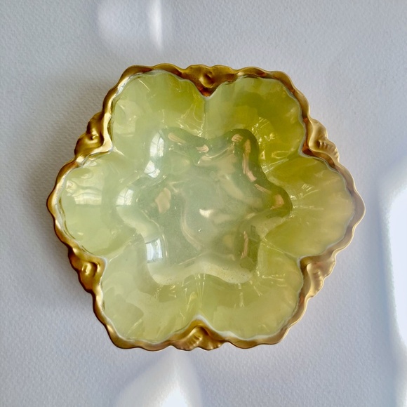 M. Z. Austria Smaller Yellow & Copper Fluted Porcelain Bowl, 1912 - Picture 6 of 11